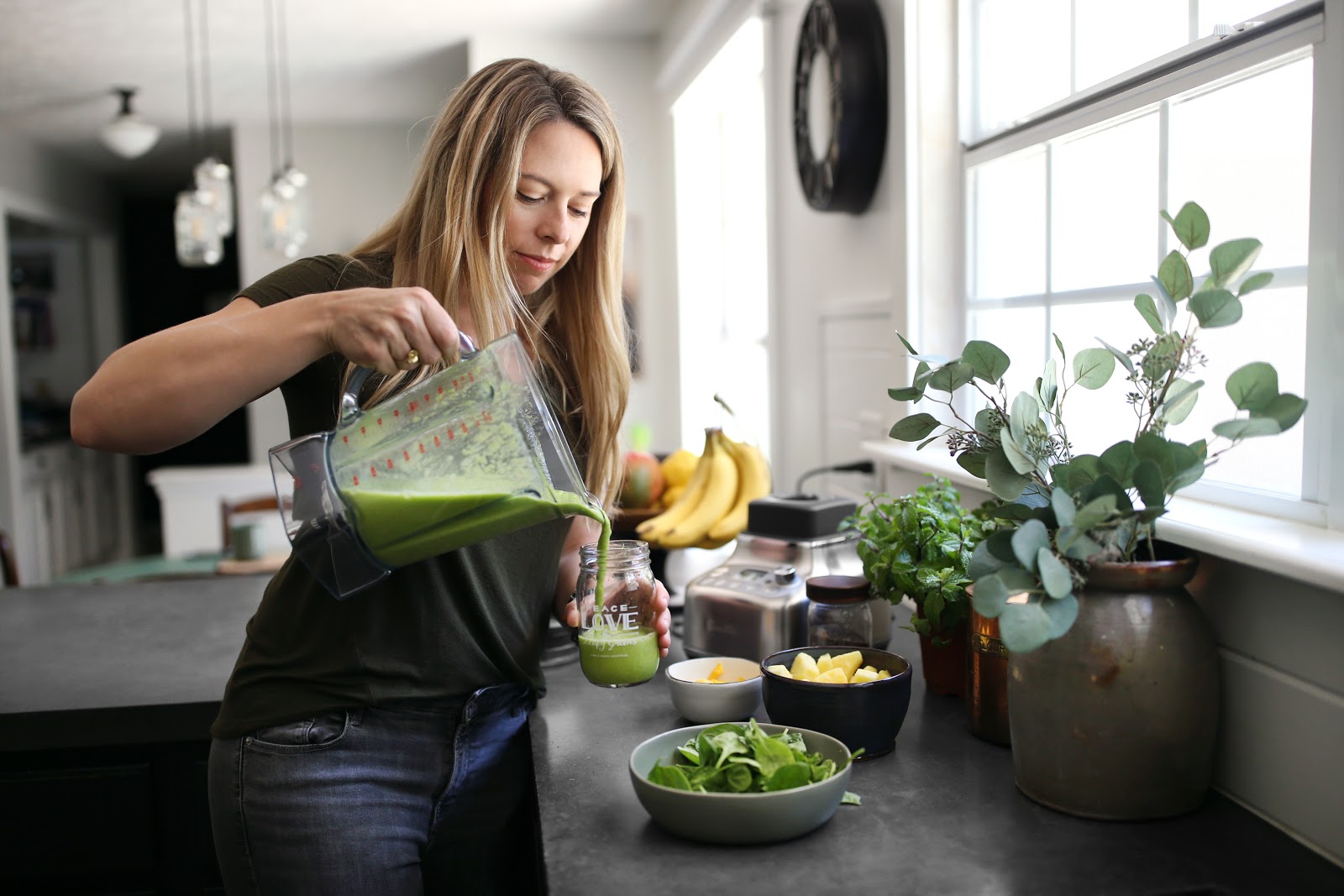 how-i-started-a-30k-month-smoothie-recipe-business-from-home