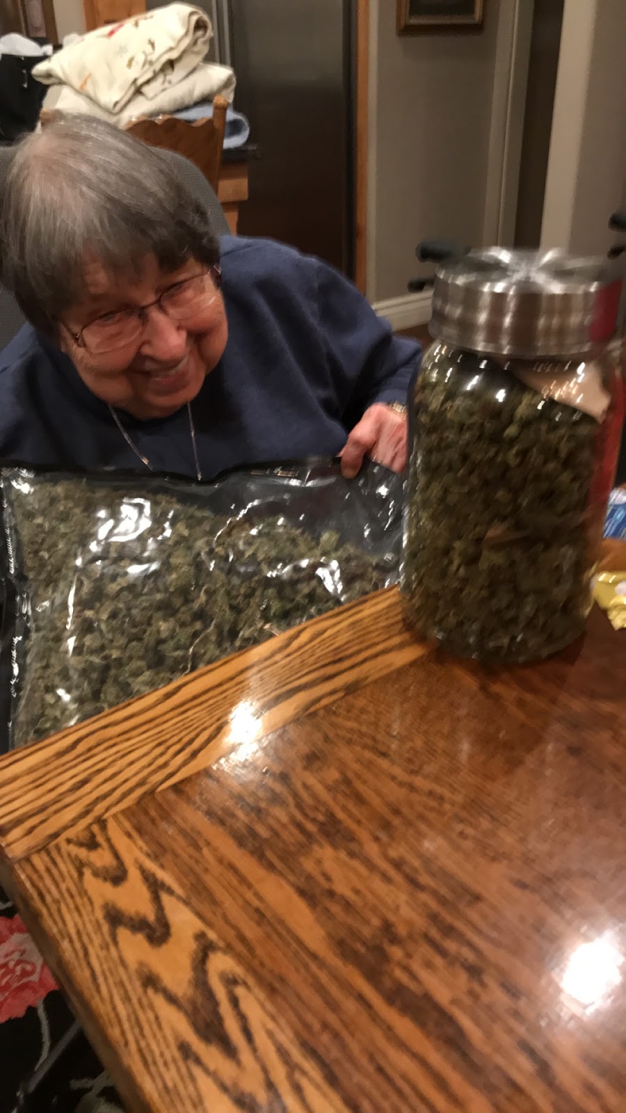 how-i-left-college-to-start-a-17k-month-business-selling-cbd-hemp-products