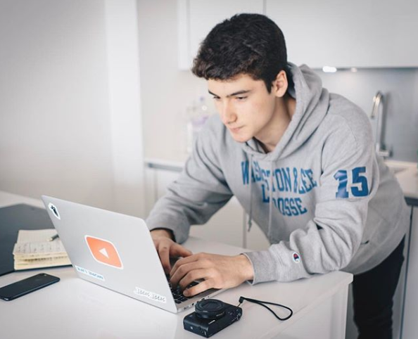 how-i-started-a-1-2m-month-online-course-for-social-media-marketing-agencies