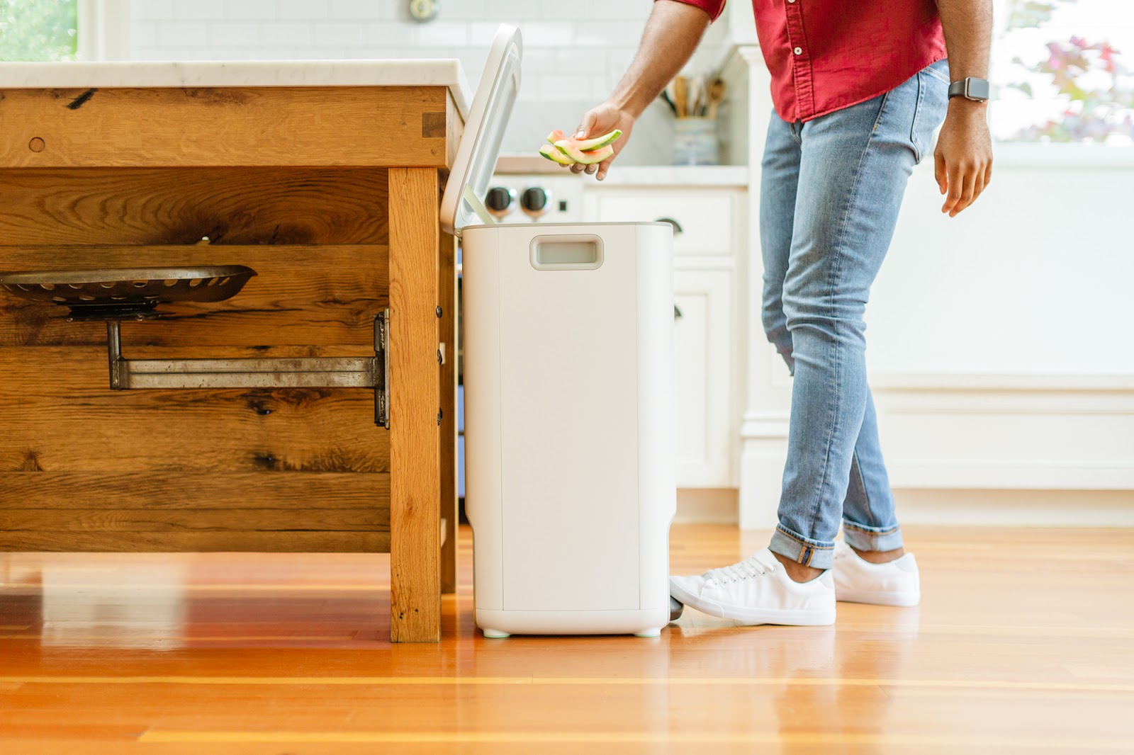 on-launching-world-s-first-zero-odor-waste-bin