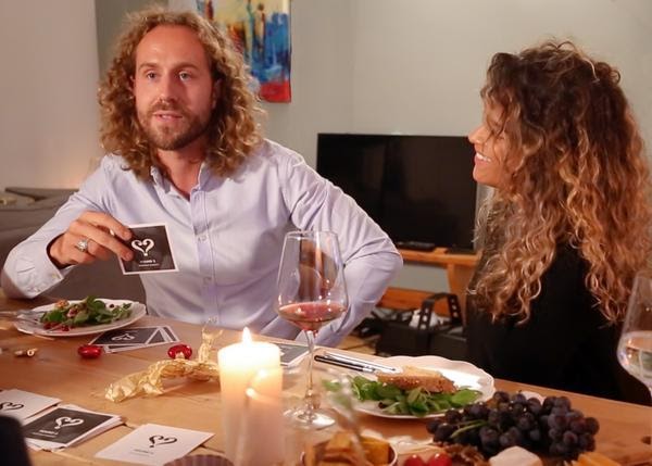 how-we-created-a-400k-month-card-game-to-bring-people-closer-together