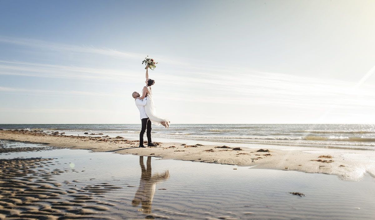 how-i-started-a-career-as-wedding-photographer-that-generates-over-6-figures-per-year
