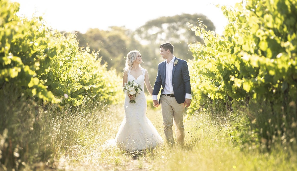 how-i-started-a-career-as-wedding-photographer-that-generates-over-6-figures-per-year