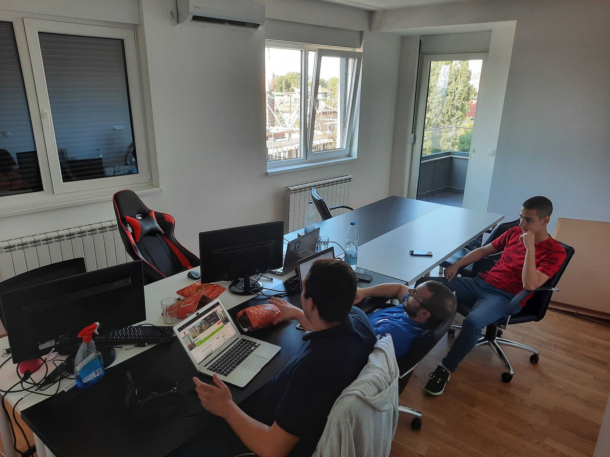 i-left-my-high-paying-job-built-a-profitable-saas-from-serbia
