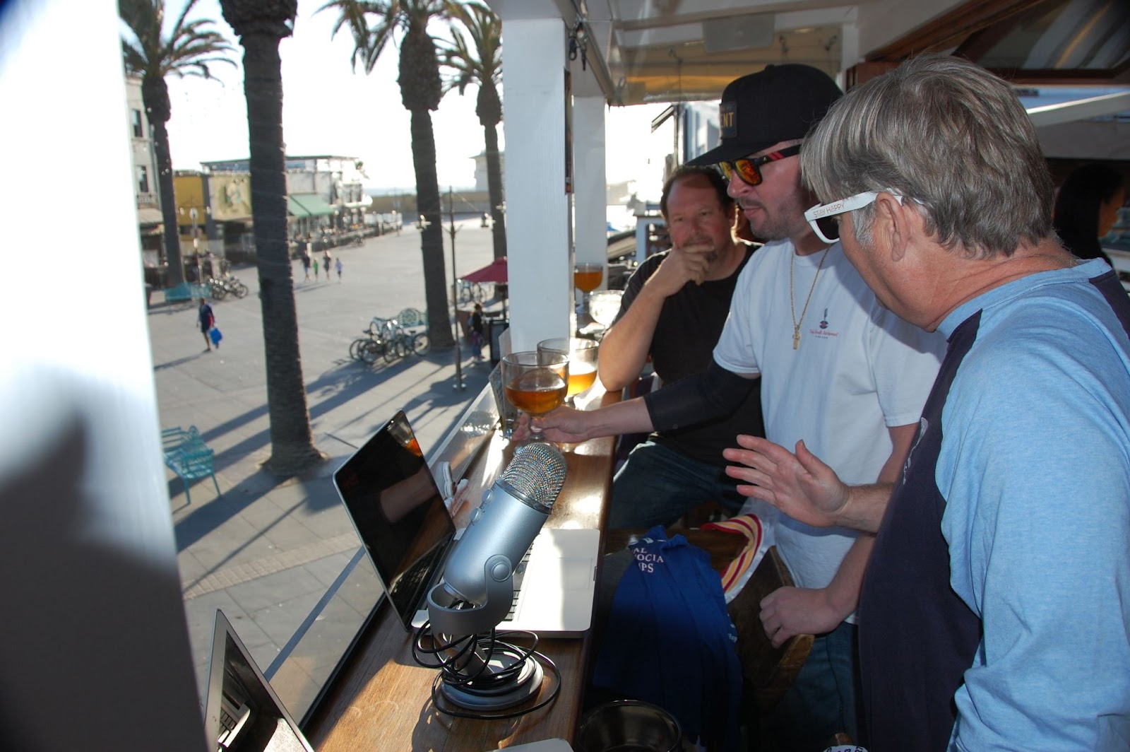 i-missed-out-on-a-party-in-amsterdam-so-i-decided-to-build-a-profitable-tourist-guide-website