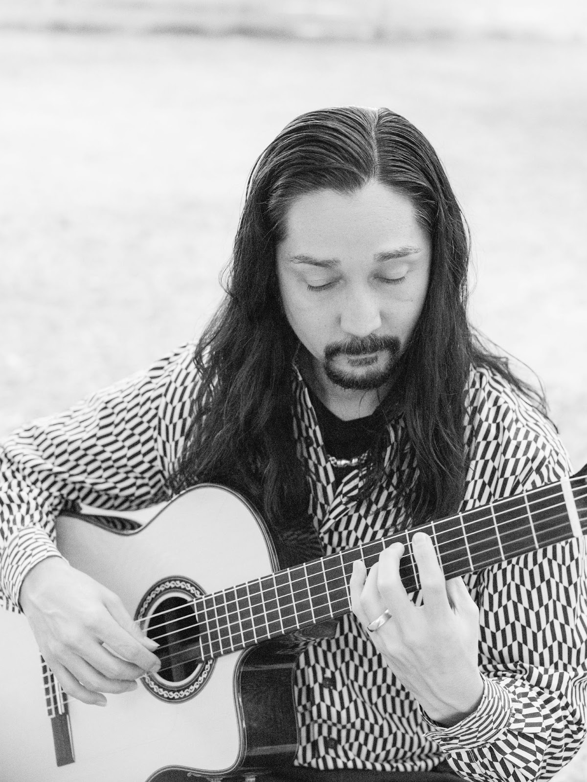 miguel-de-maria-elegant-spanish-guitar